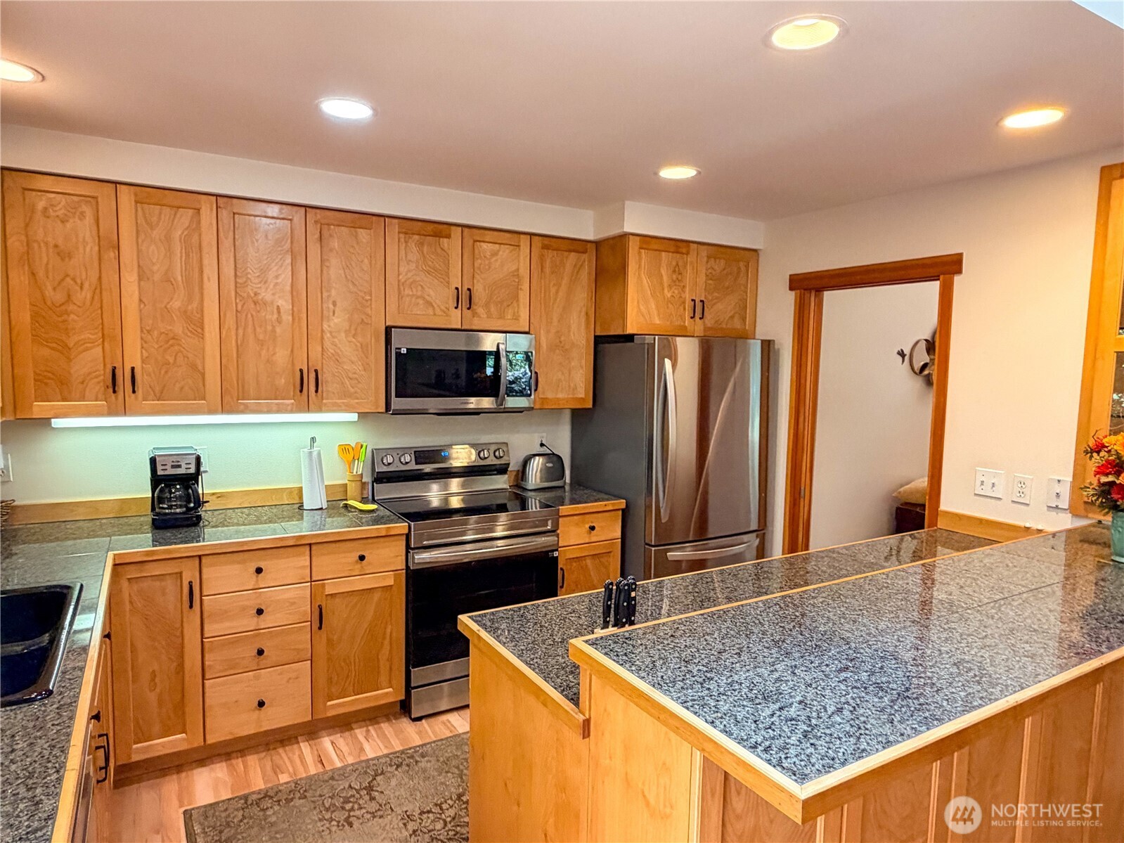 460 Pinecrest Property Photo 14