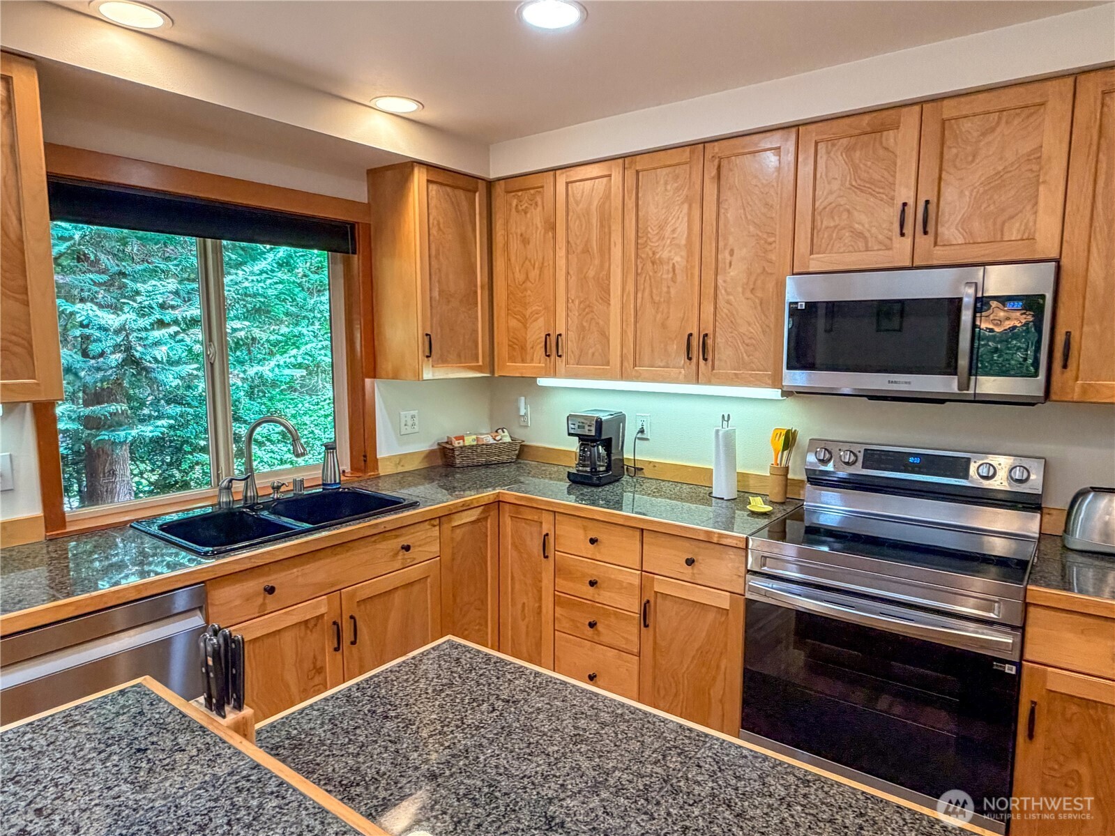 460 Pinecrest Property Photo 18