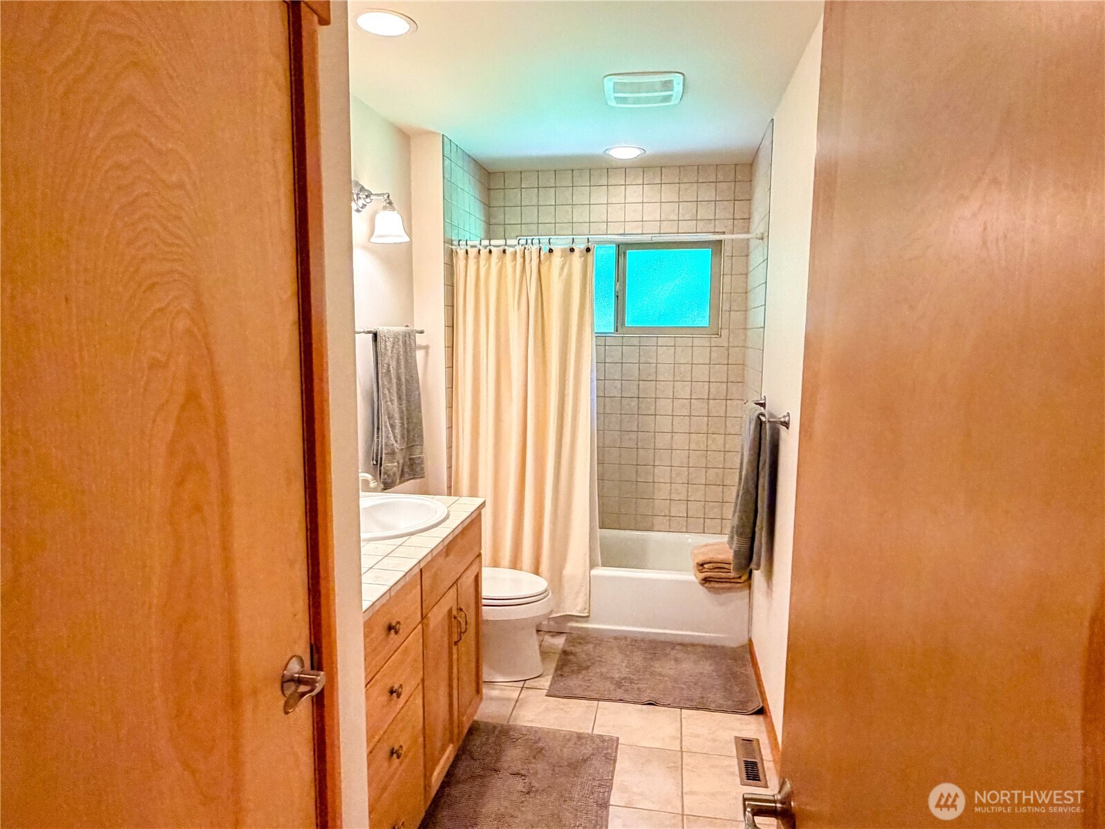 460 Pinecrest Property Photo 27
