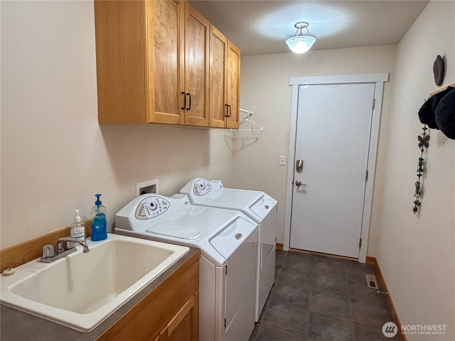 460 Pinecrest Property Photo 32