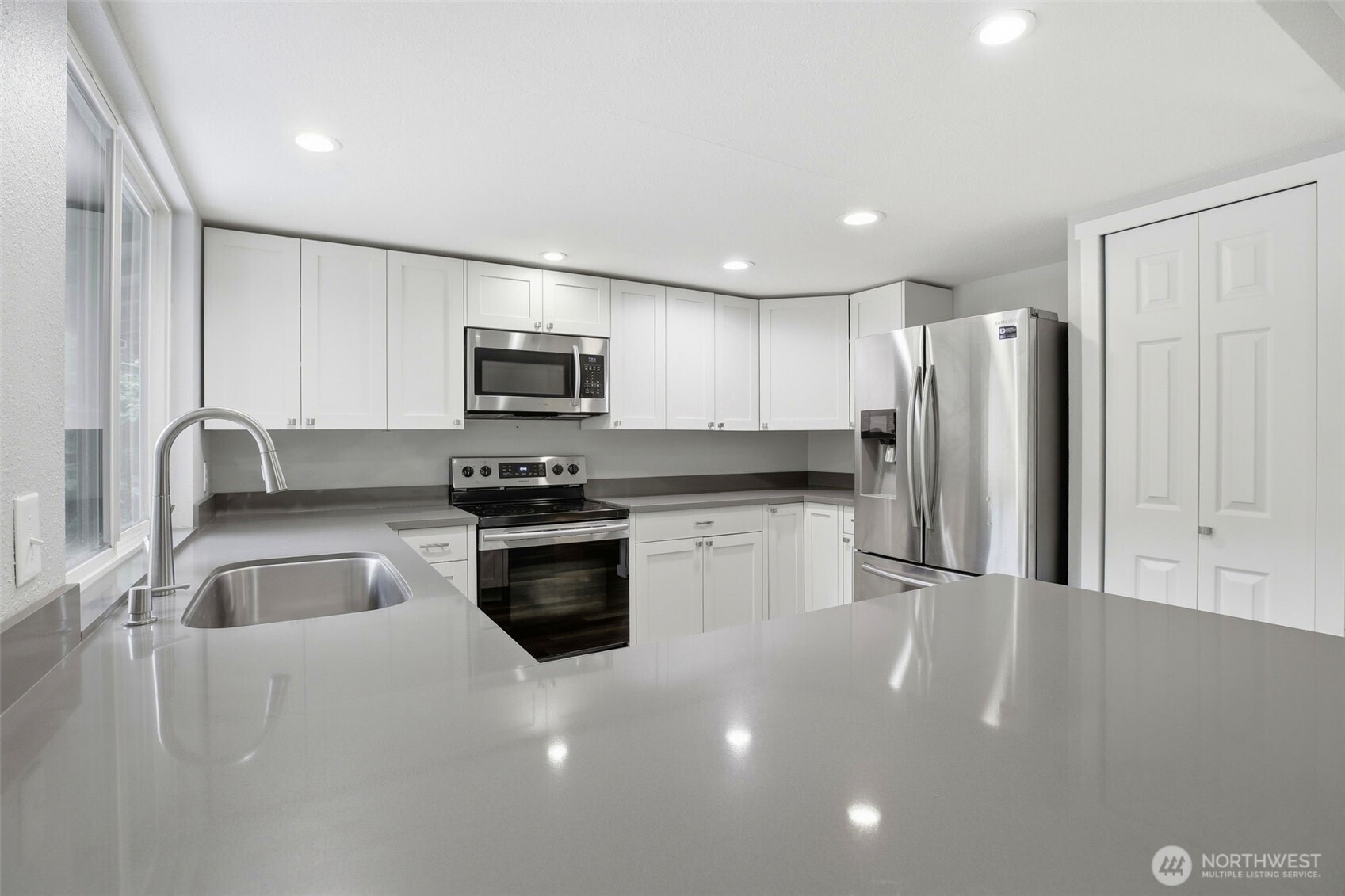 6983 Sunset Avenue Property Photo 10