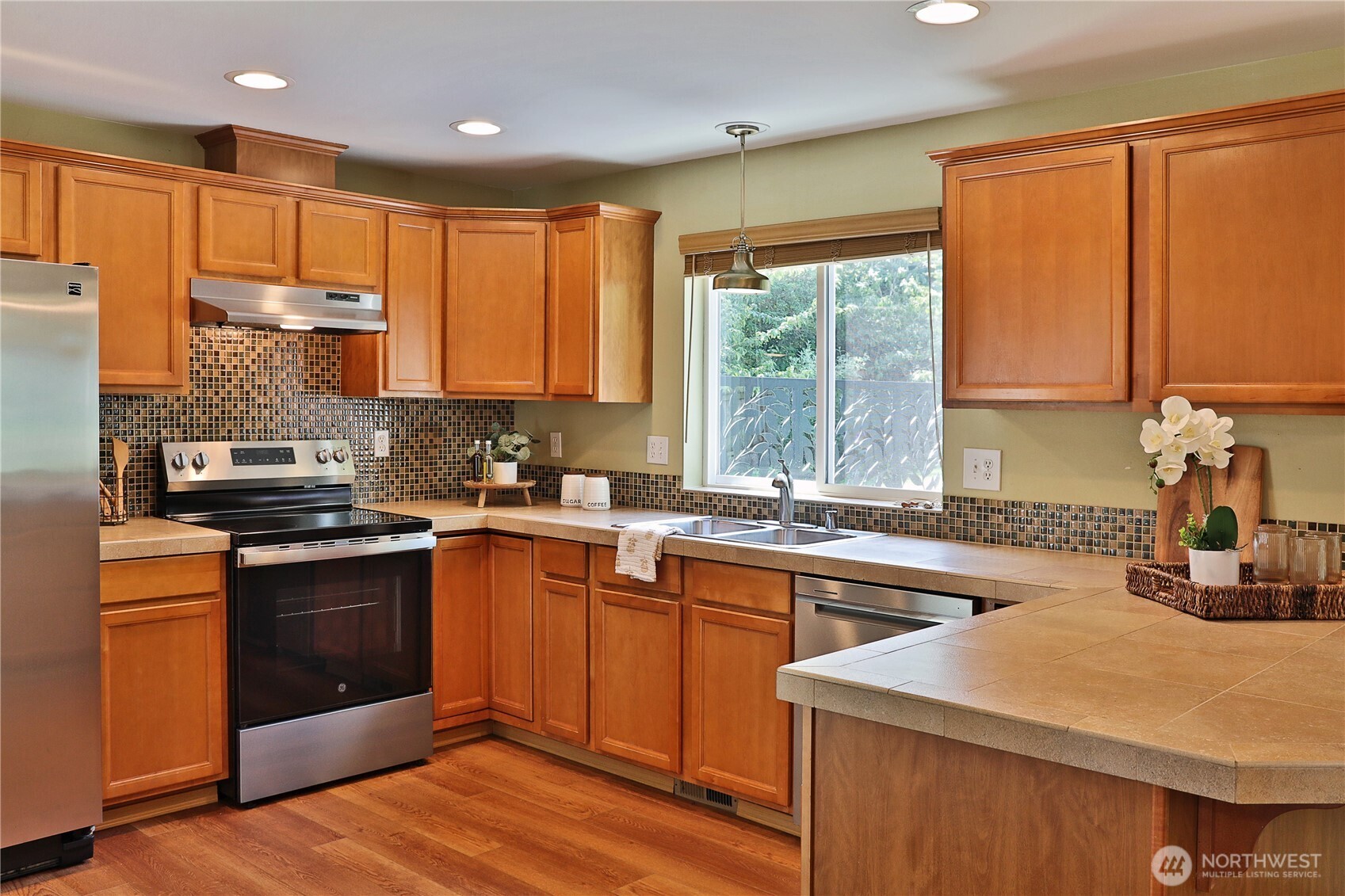 2591 Hillis Drive Property Photo 8