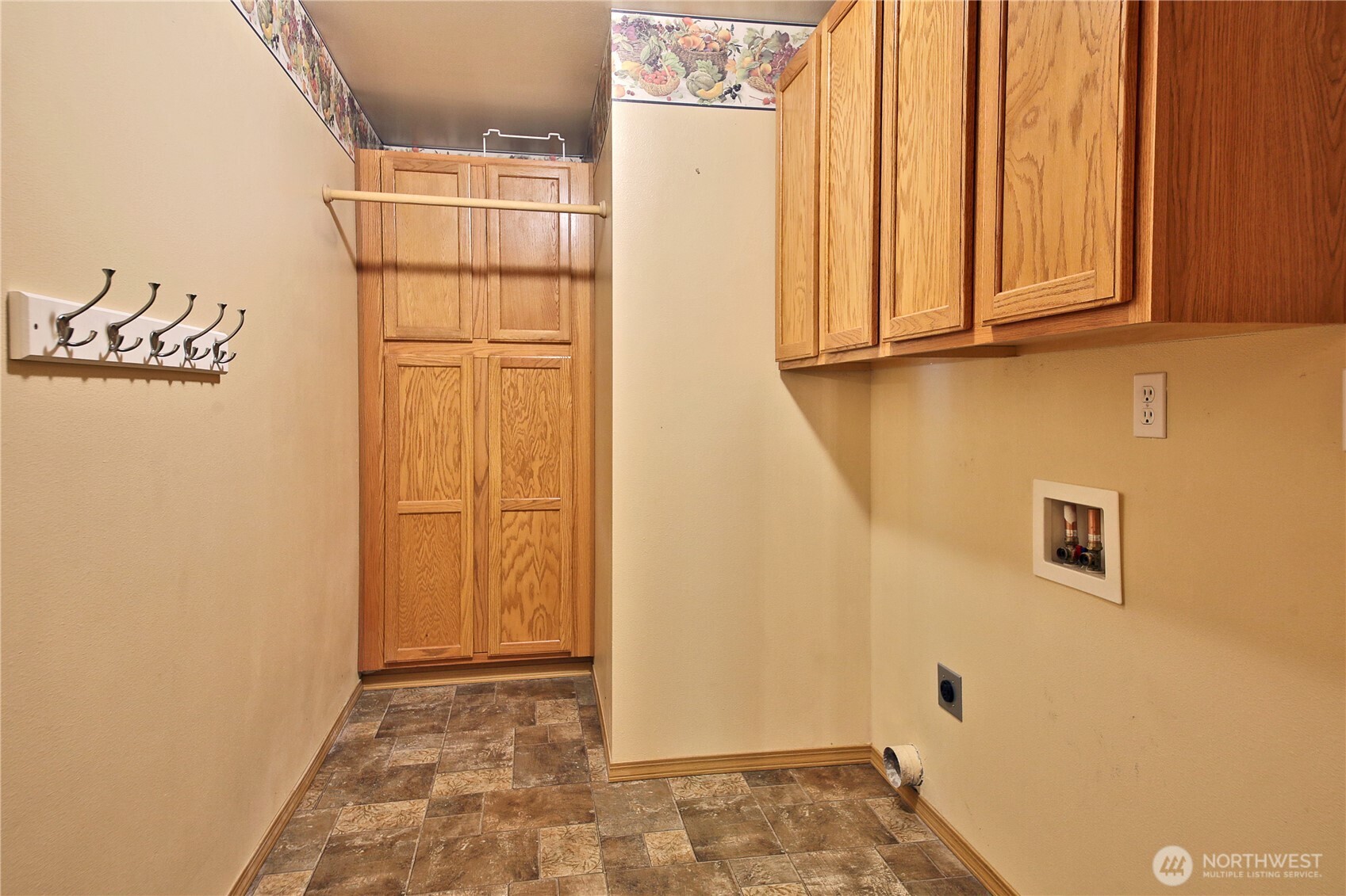 2591 Hillis Drive Property Photo 26