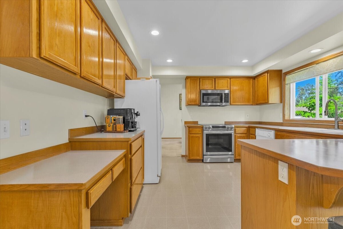 3124 201st Street Property Photo 7