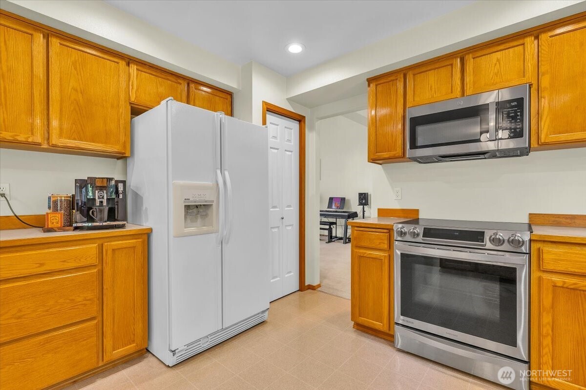 3124 201st Street Property Photo 8