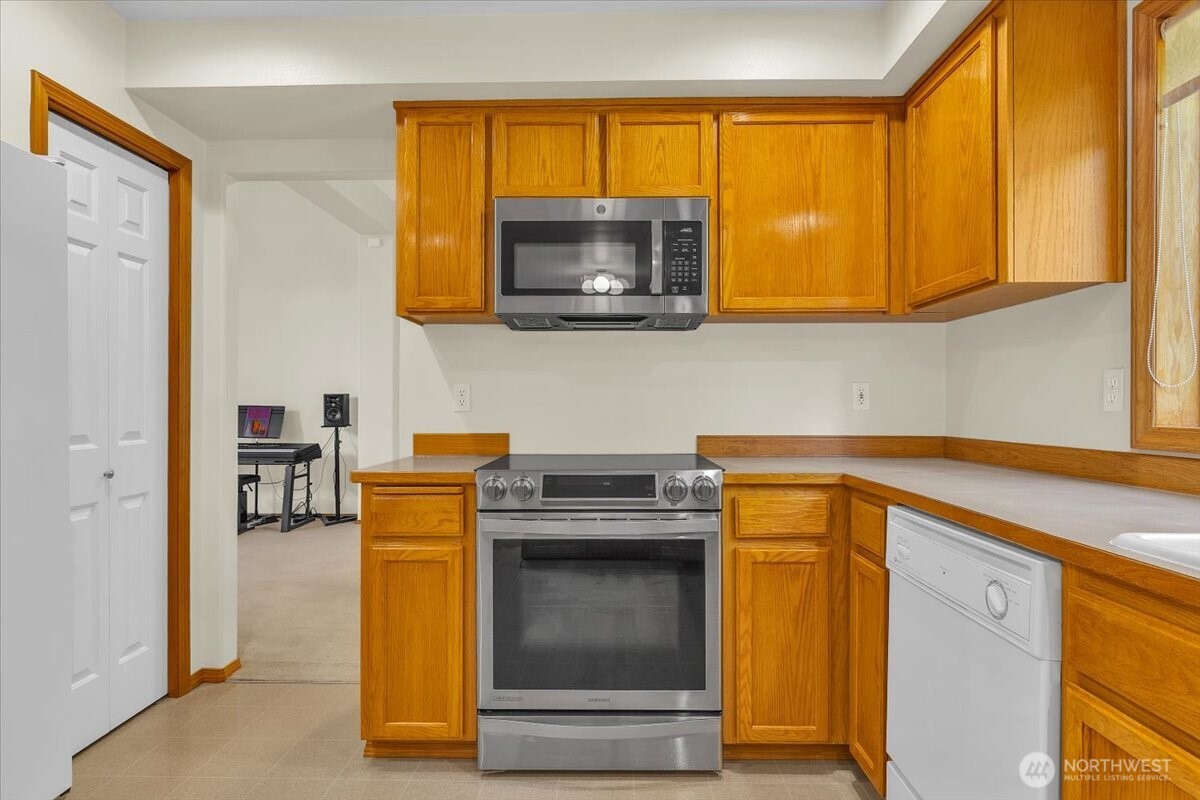 3124 201st Street Property Photo 11