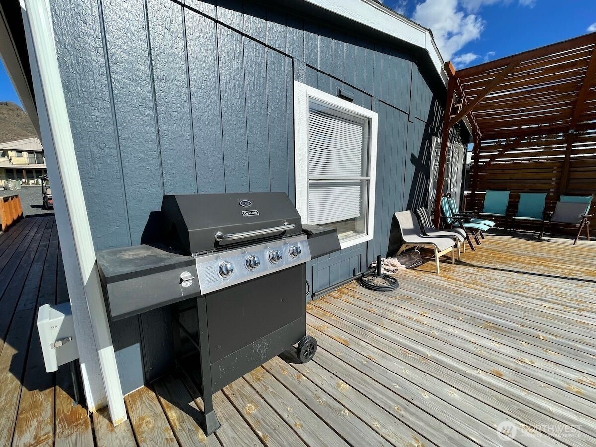 928 River Drive Property Photo 14
