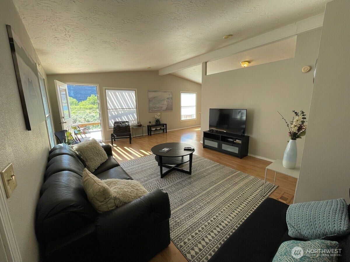 928 River Drive Property Photo 15