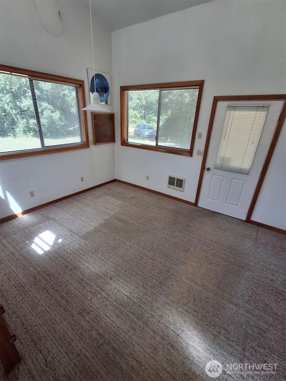 1912 255th Lane Property Photo 6