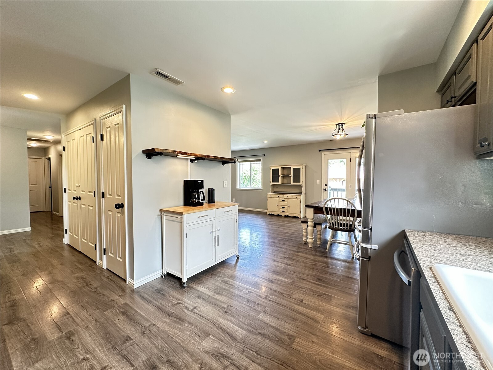 213 West Street Property Photo 6
