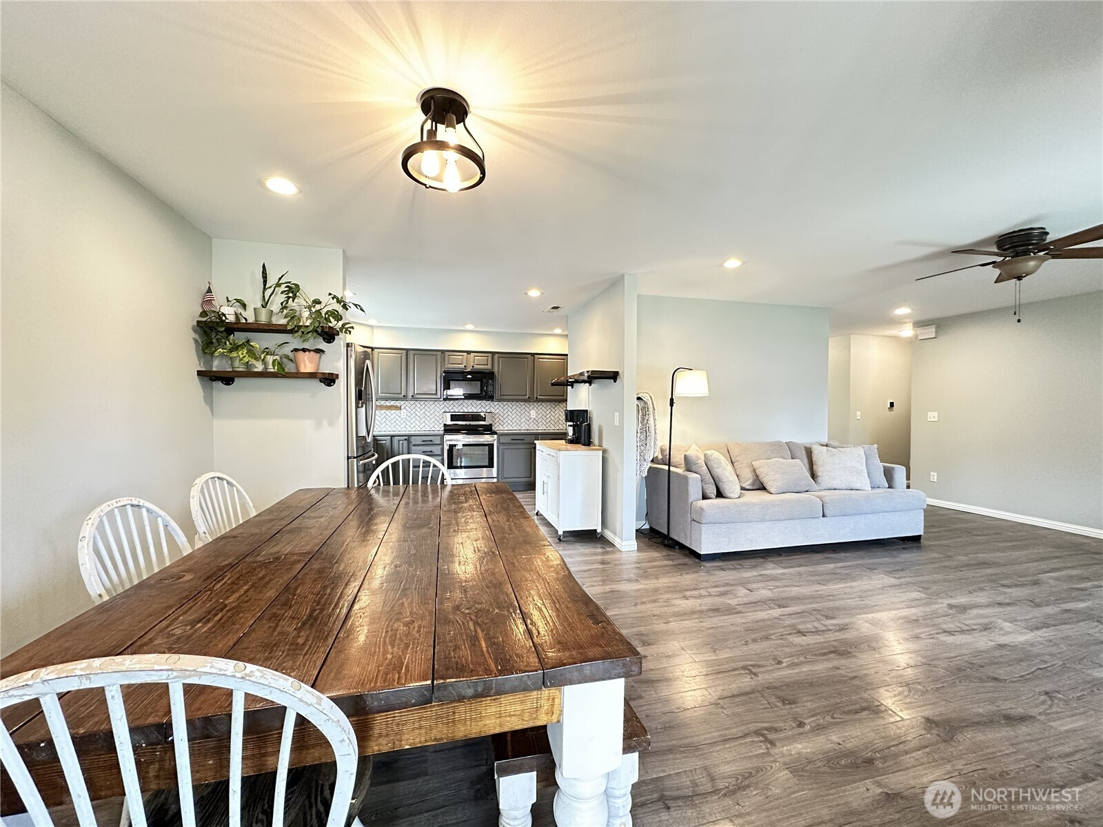 213 West Street Property Photo 8