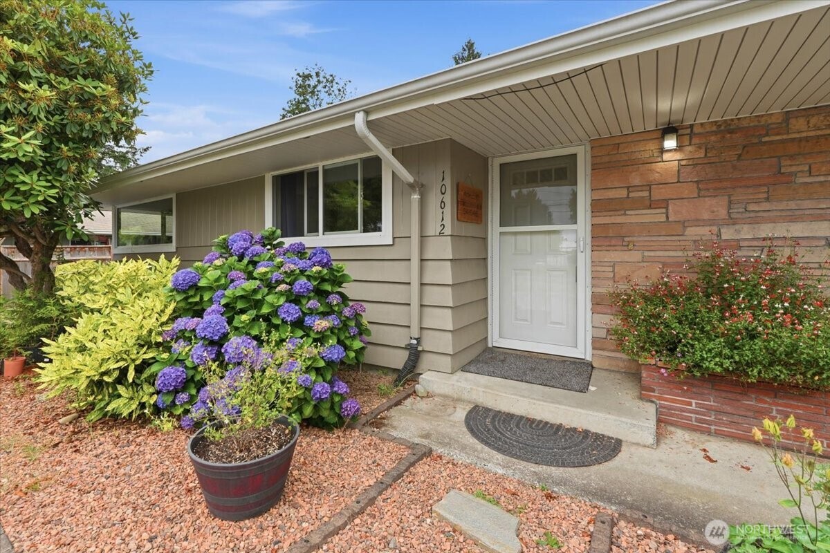 10612 Waller Road Property Photo 2
