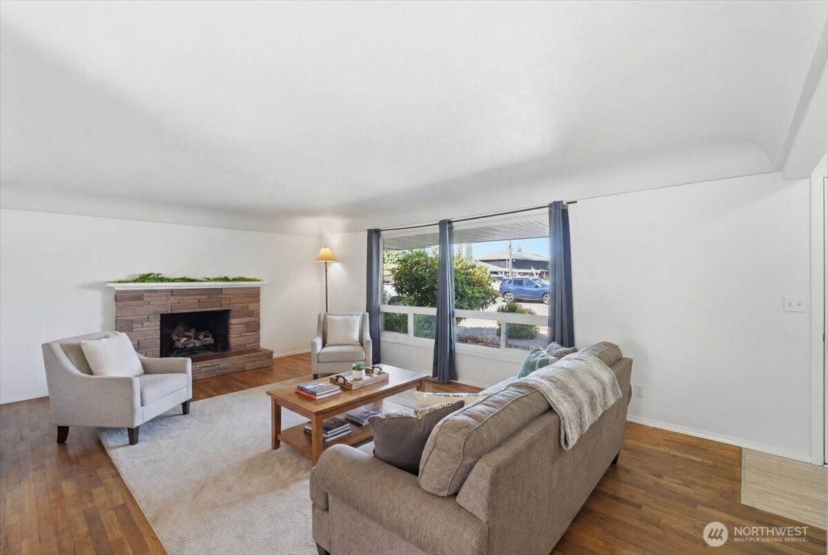 10612 Waller Road Property Photo 3