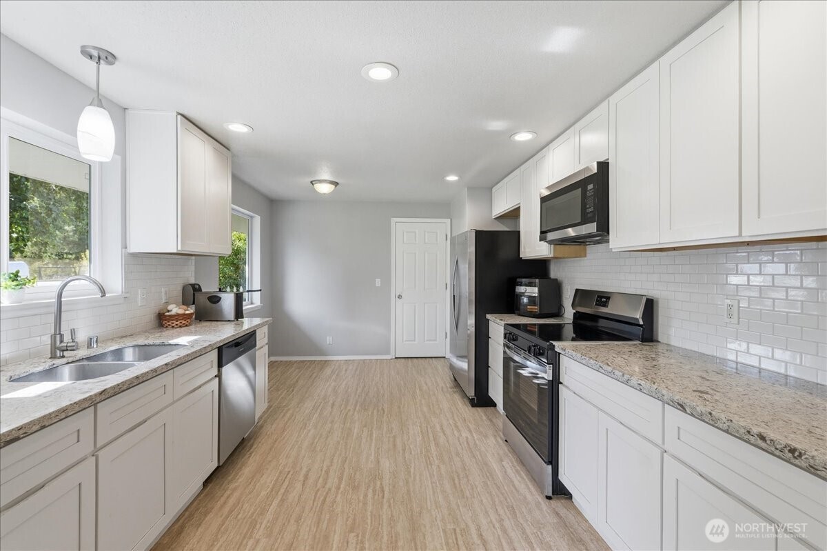 10612 Waller Road Property Photo 6