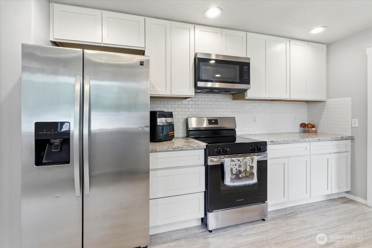 10612 Waller Road Property Photo 8