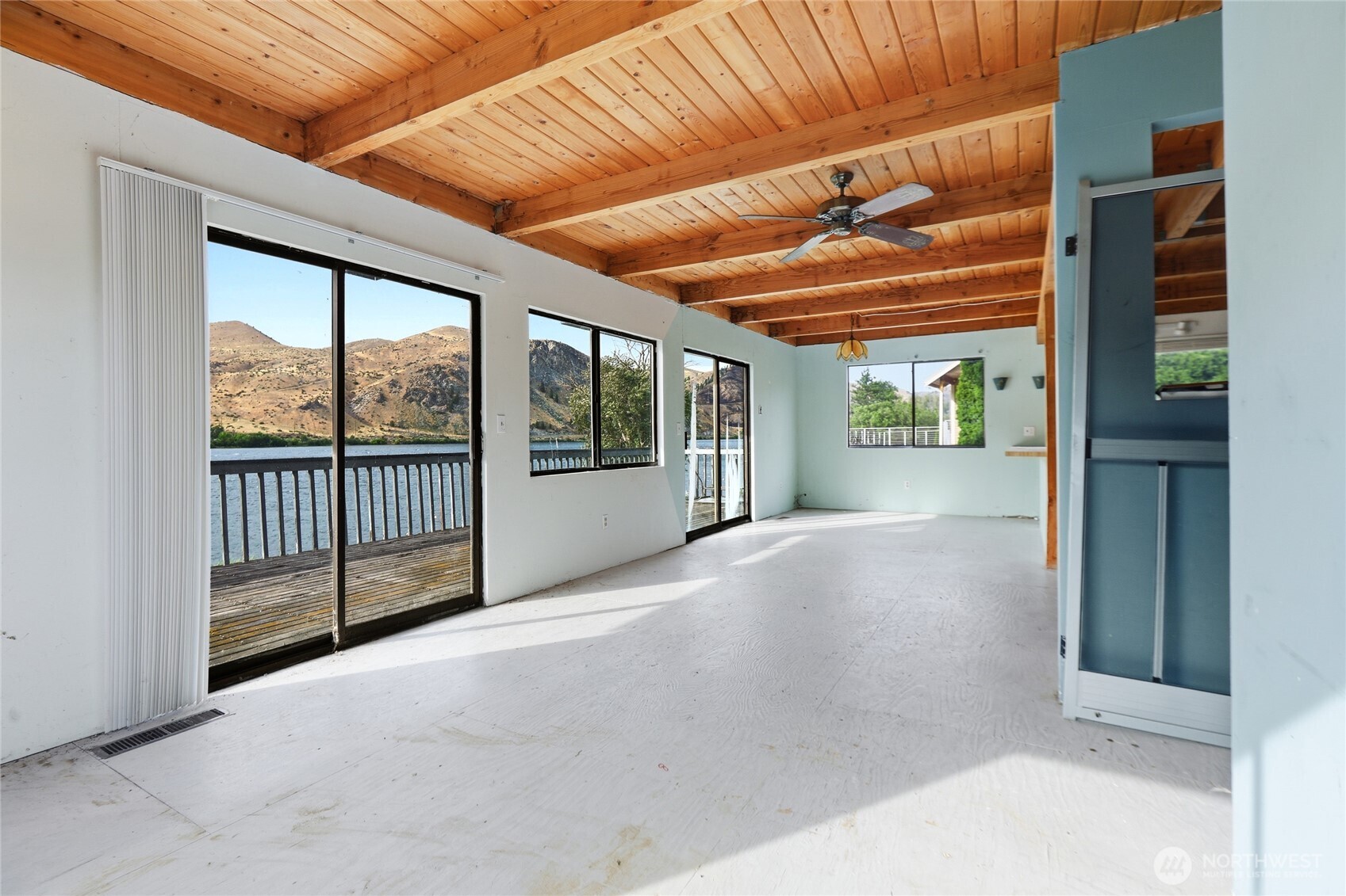 513 Riverview Drive Property Photo 2