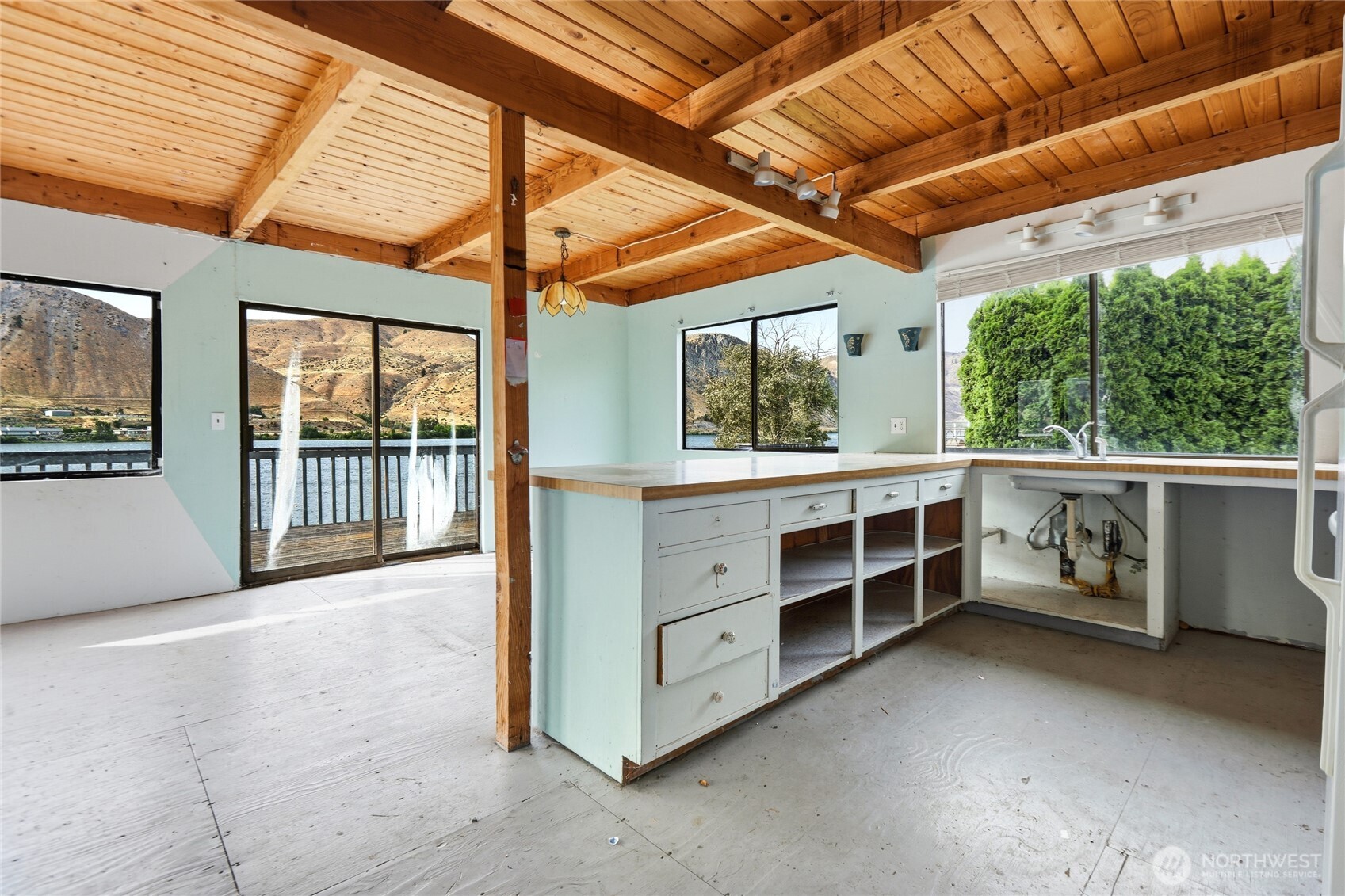 513 Riverview Drive Property Photo 4
