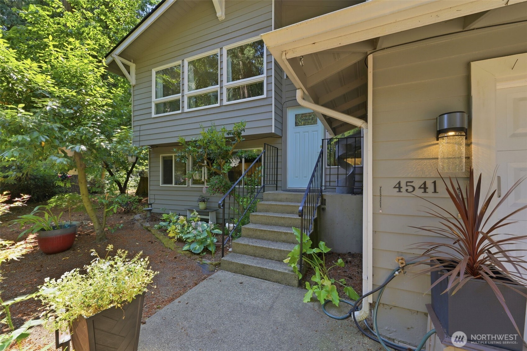 4541 82nd Place Property Photo 3
