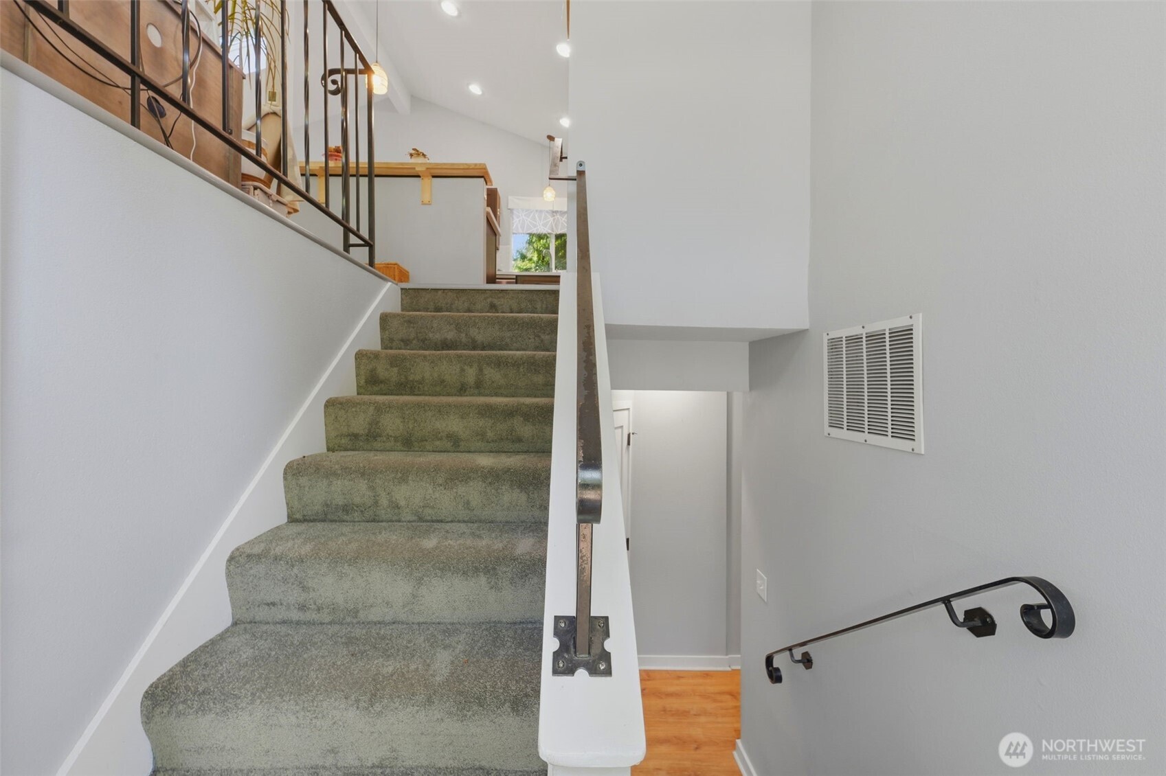 4541 82nd Place Property Photo 4