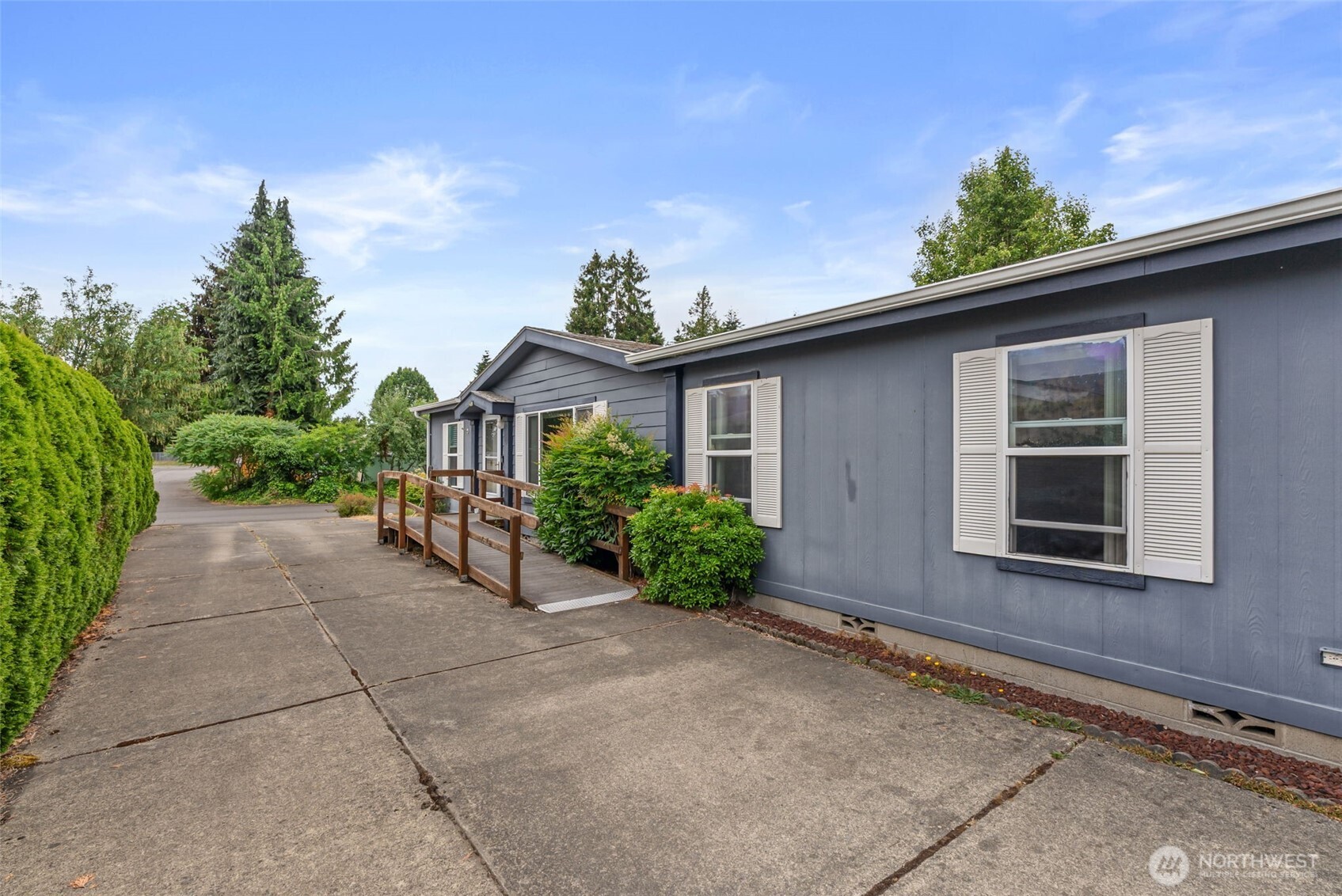 5252 52nd Lane Property Photo 4