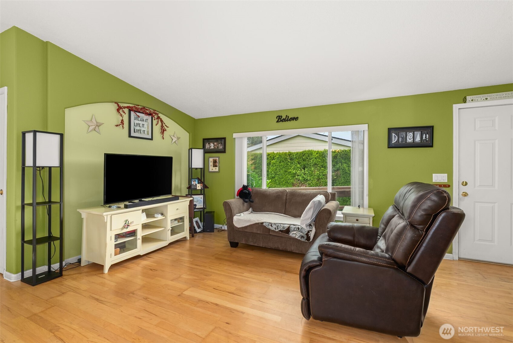 5252 52nd Lane Property Photo 8