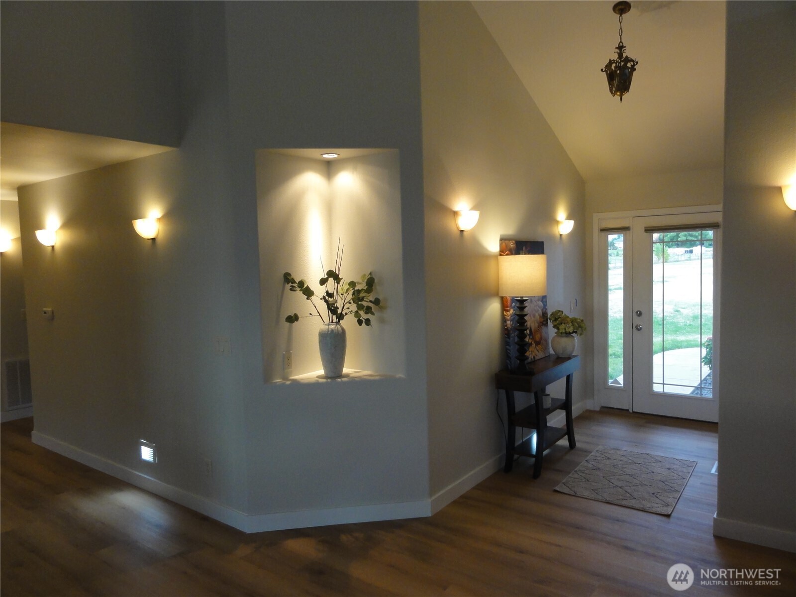 3862 Shorecrest Drive Property Photo 2