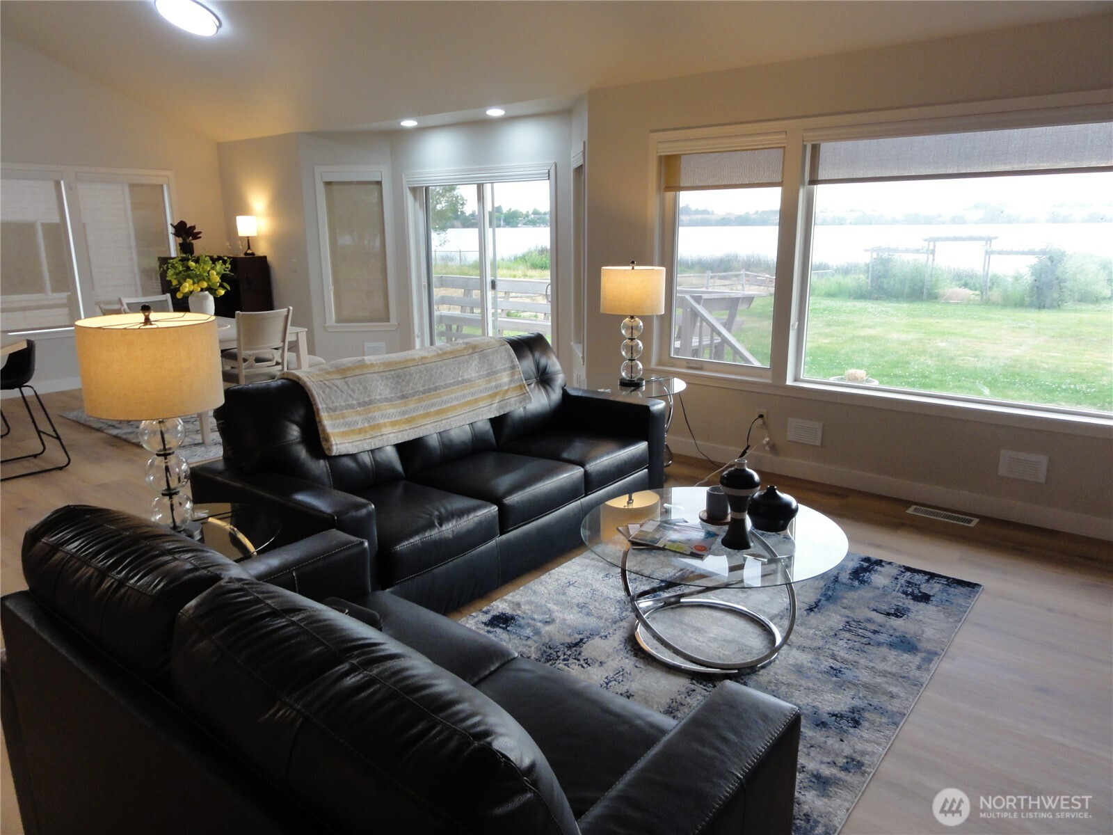 3862 Shorecrest Drive Property Photo 3