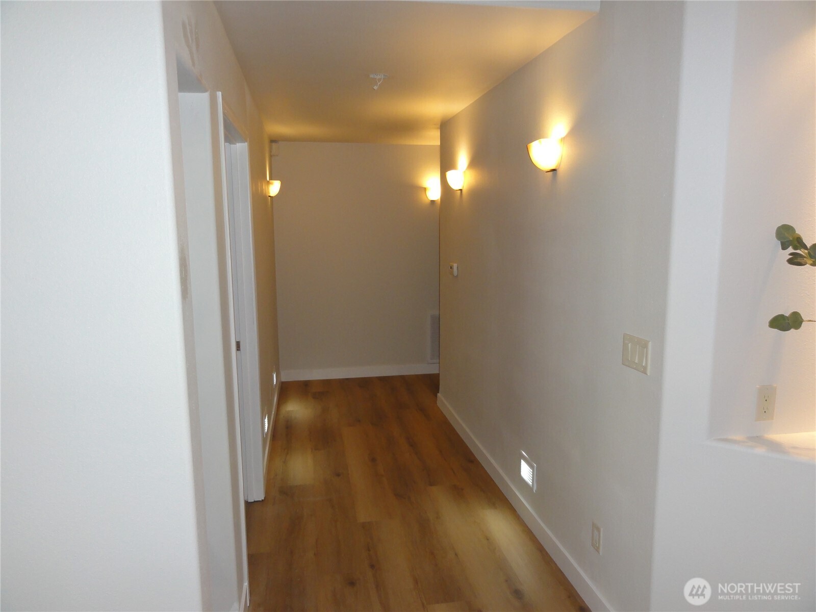 3862 Shorecrest Drive Property Photo 8