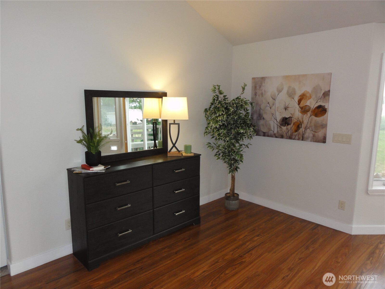 3862 Shorecrest Drive Property Photo 10