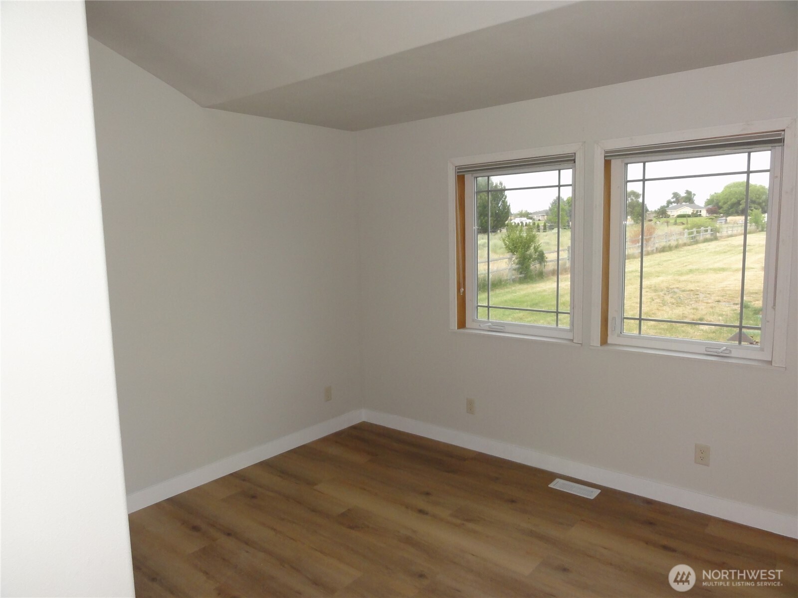 3862 Shorecrest Drive Property Photo 11
