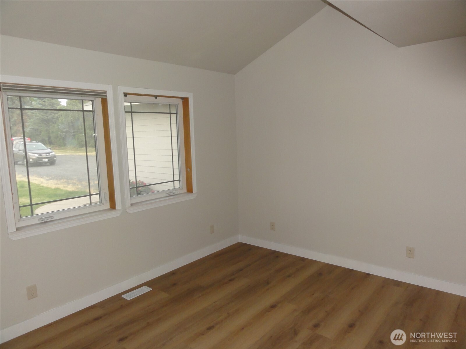 3862 Shorecrest Drive Property Photo 12