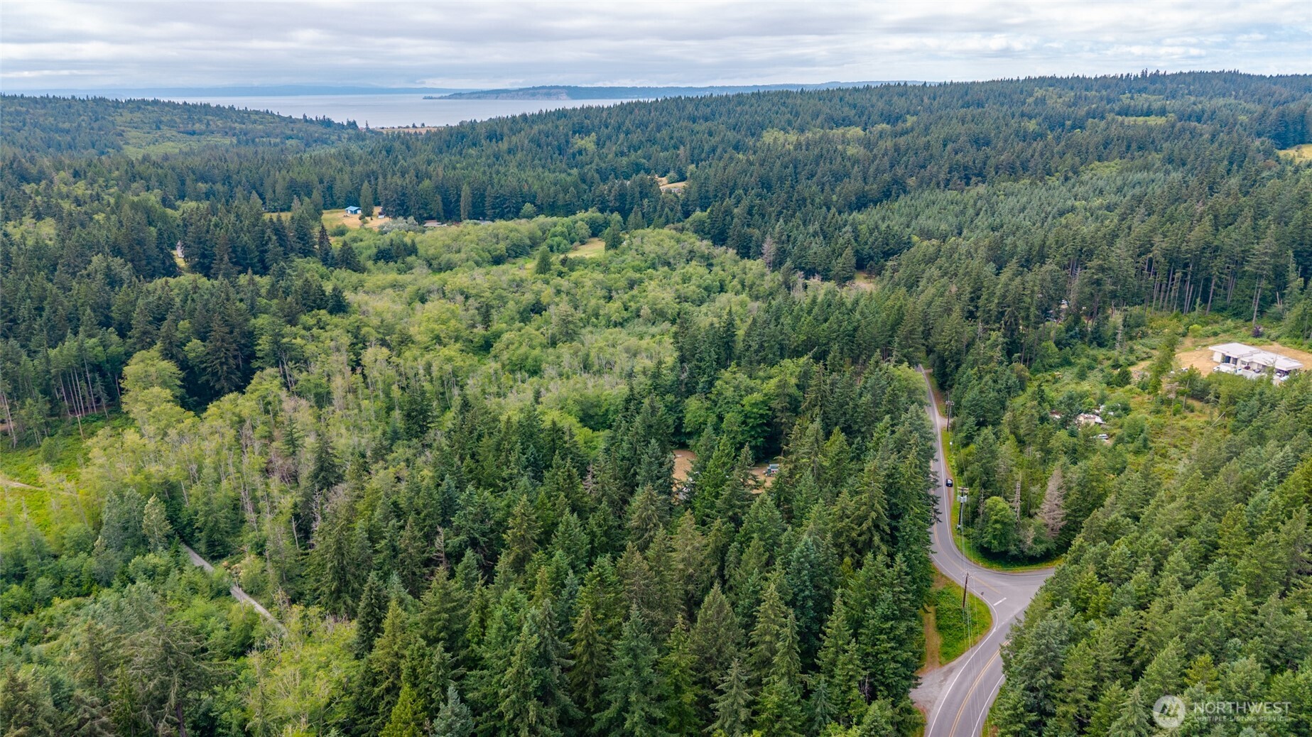 7846 Bailey Road Property Photo 4