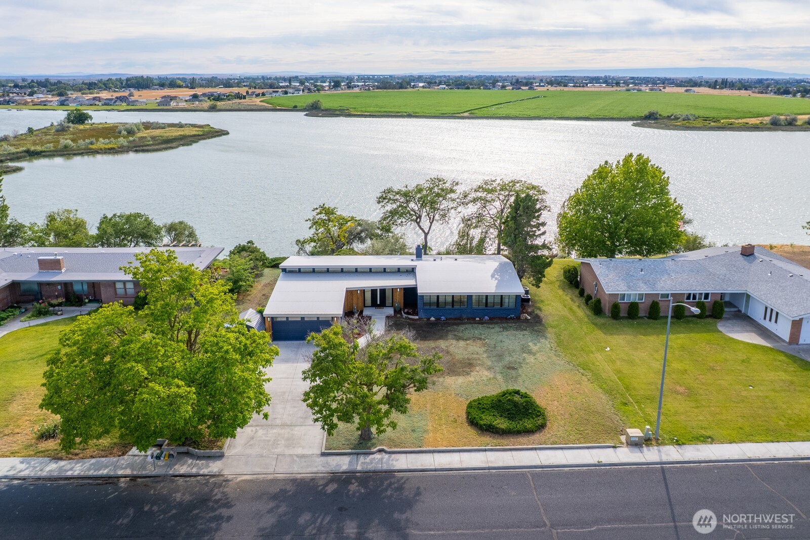 242 N Crestview Drive Property Photo 1
