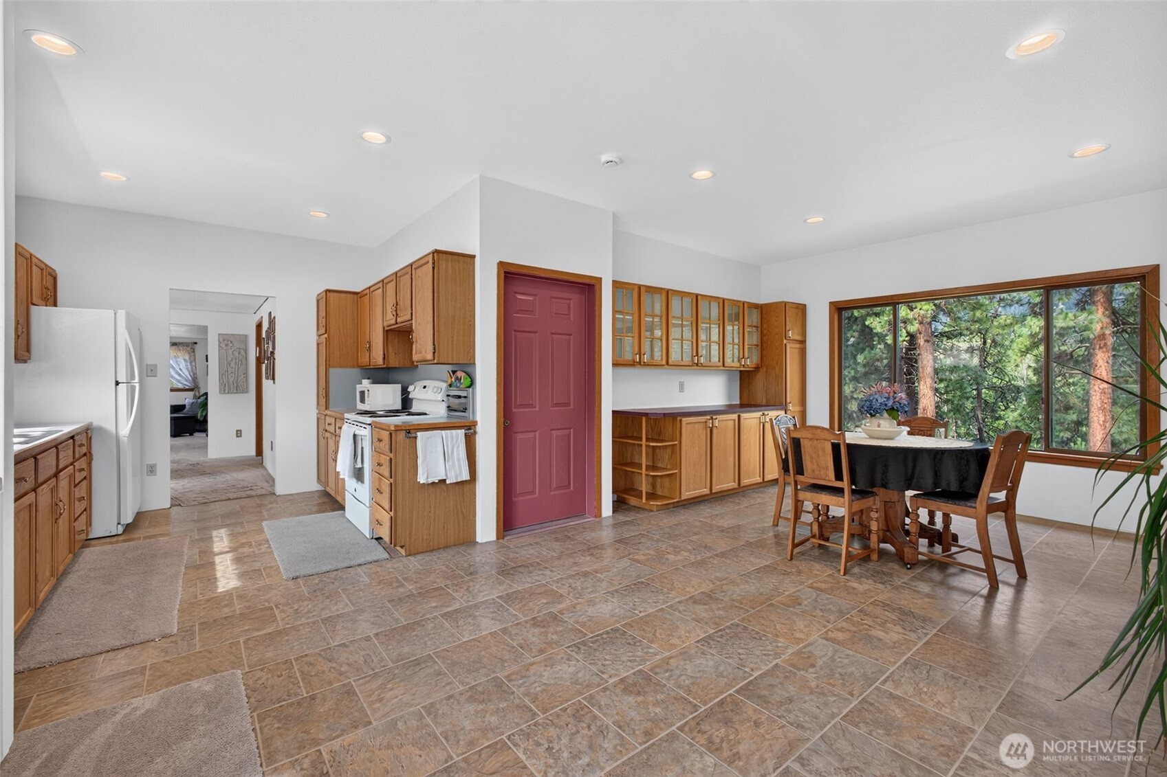 9696 E Leavenworth Road Property Photo 6