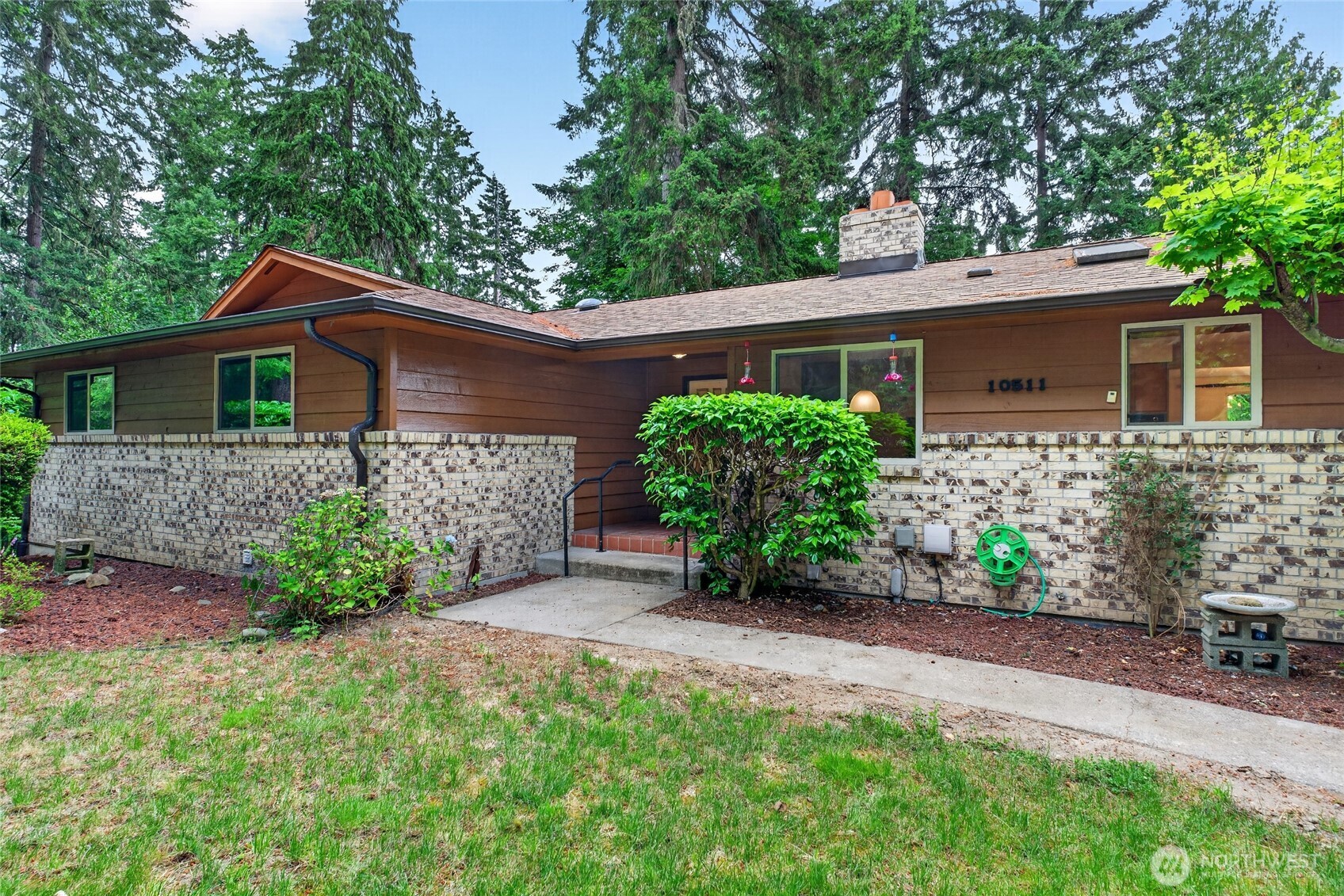 10511 Moller Drive Property Photo 1
