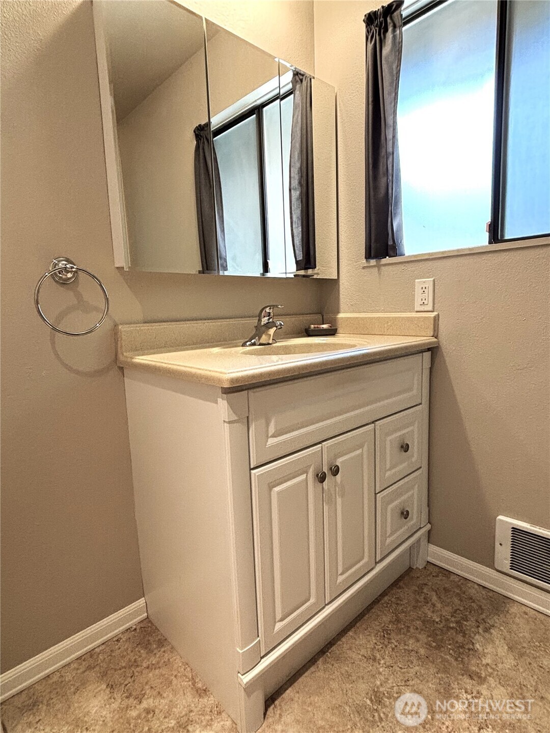 38 Grays Harbor Boulevard Property Photo 17