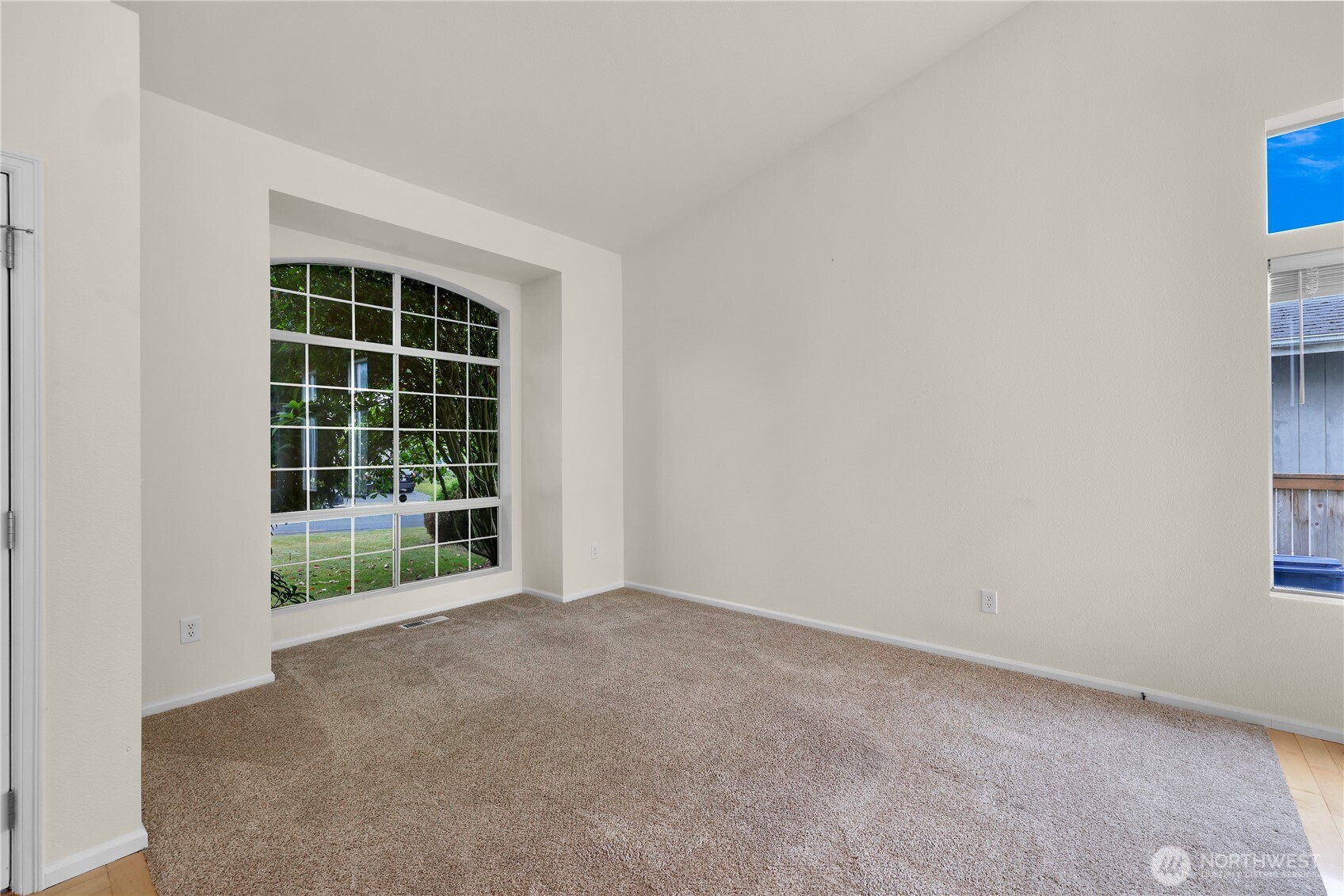 7015 76th Drive Property Photo 6