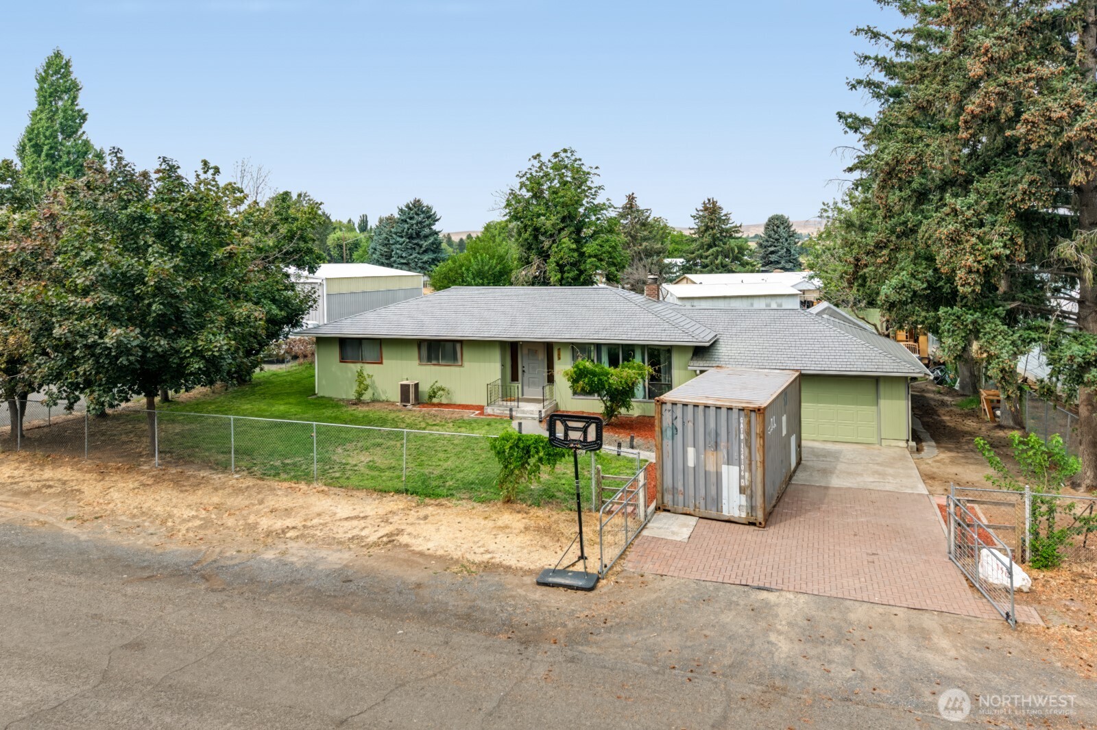 156 Warden Avenue Property Photo 2