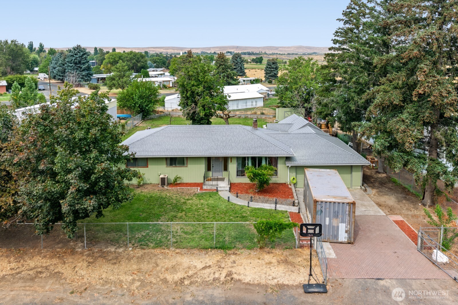 156 Warden Avenue Property Photo 3
