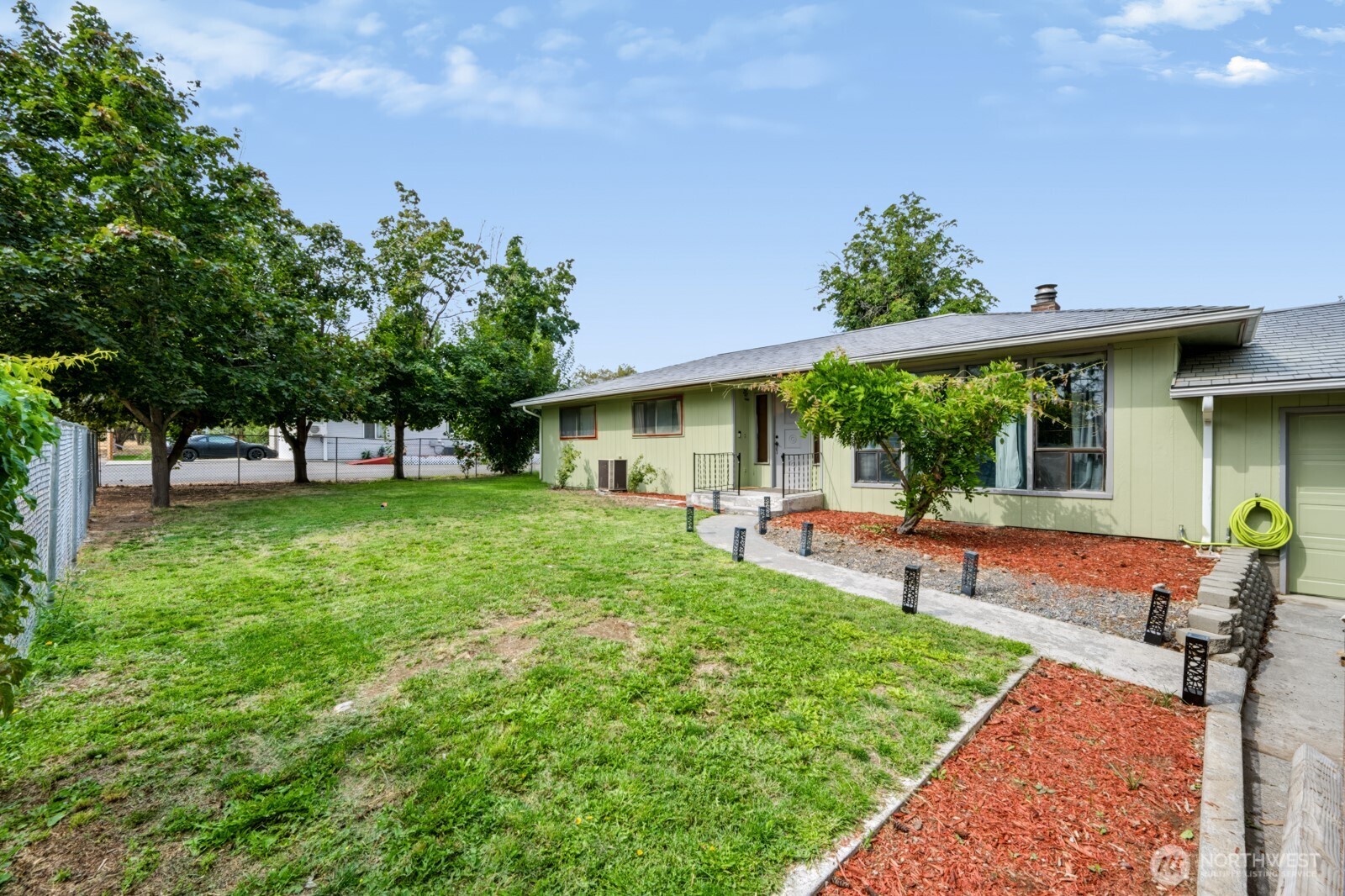 156 Warden Avenue Property Photo 6