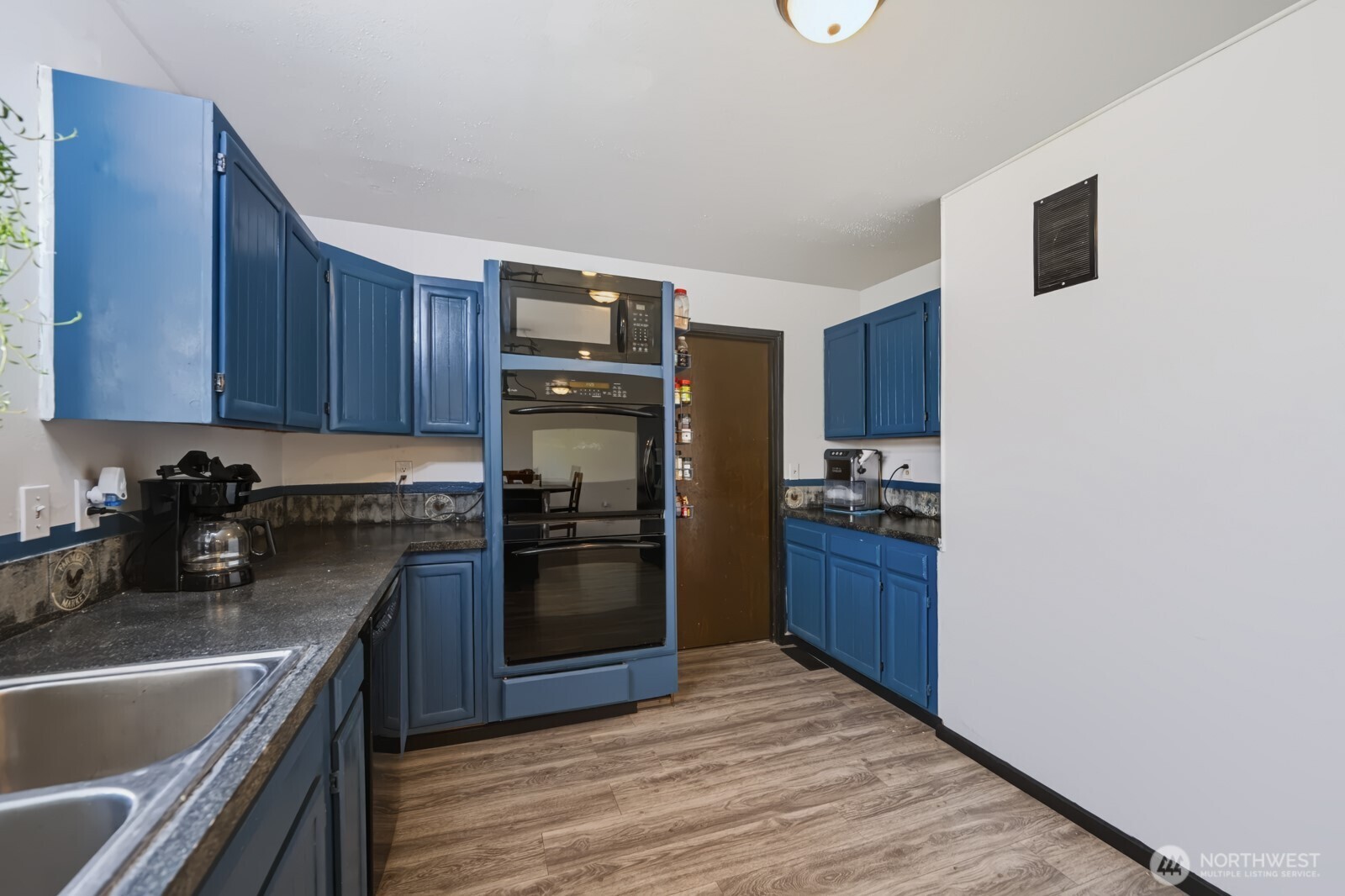 156 Warden Avenue Property Photo 20