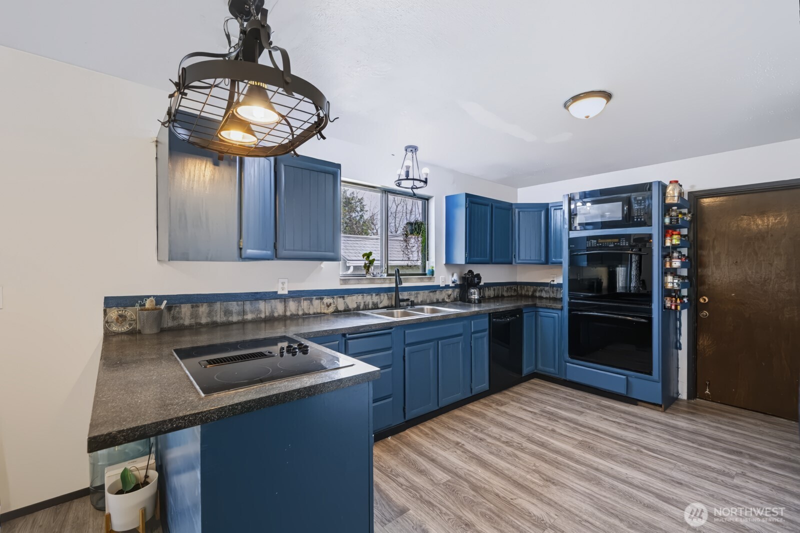 156 Warden Avenue Property Photo 21