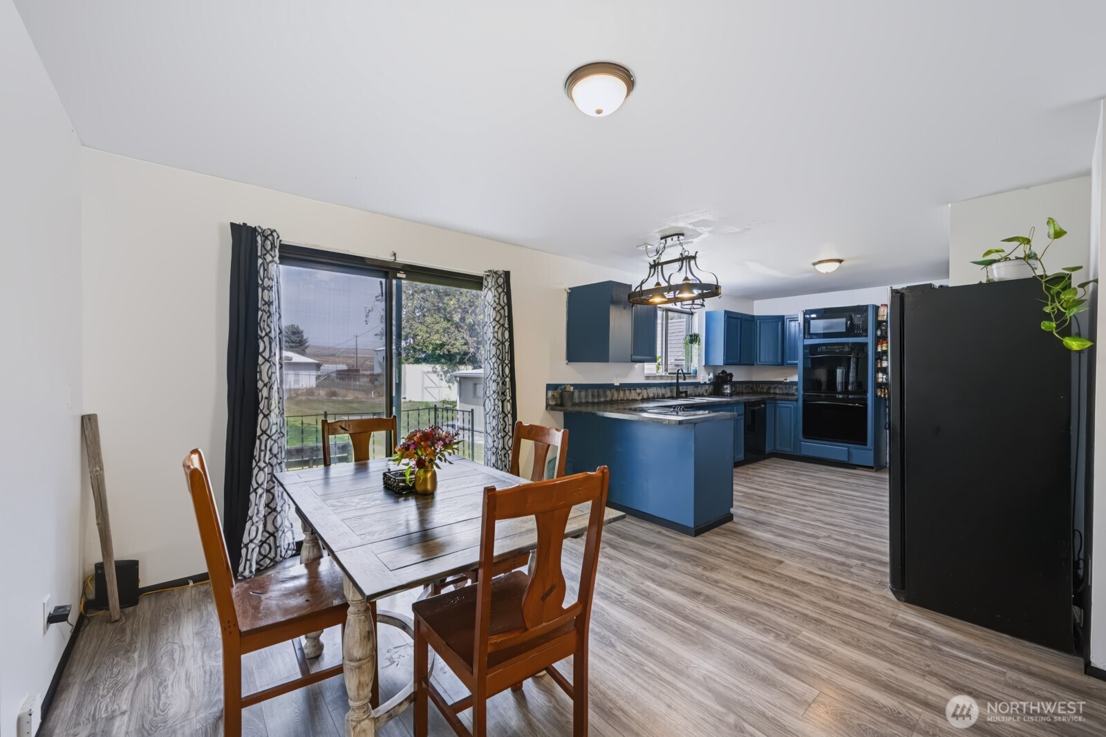156 Warden Avenue Property Photo 22