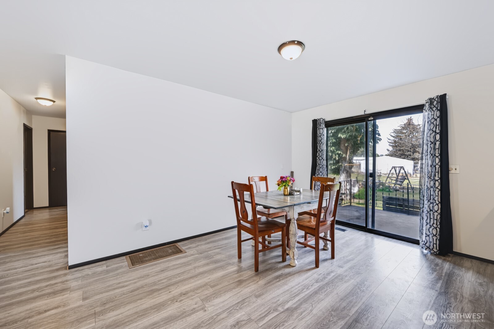 156 Warden Avenue Property Photo 23