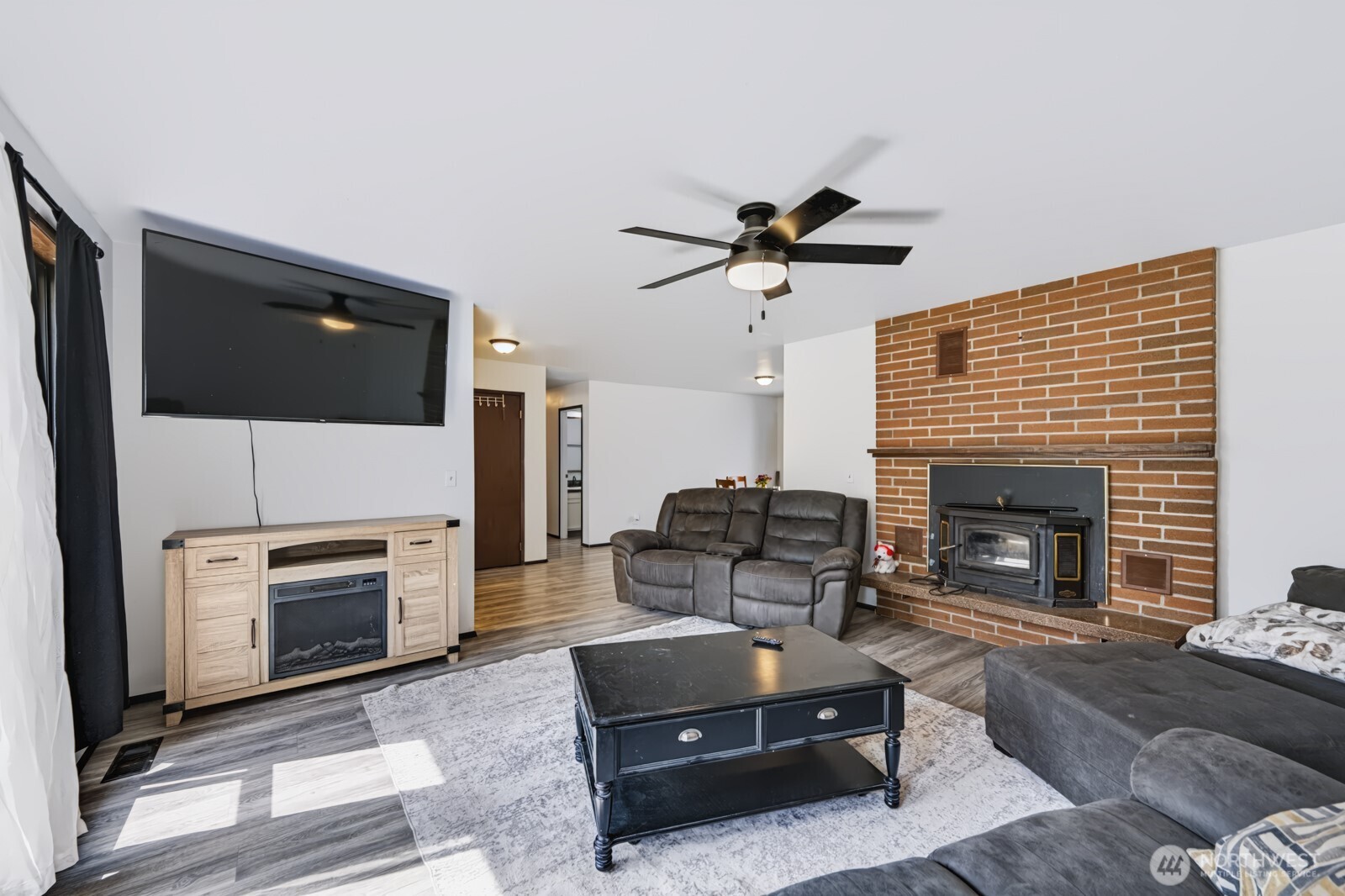 156 Warden Avenue Property Photo 25