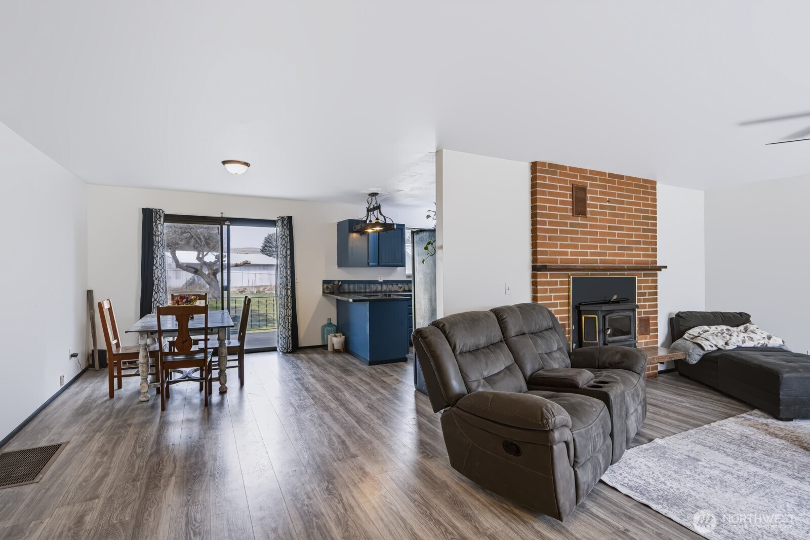 156 Warden Avenue Property Photo 26