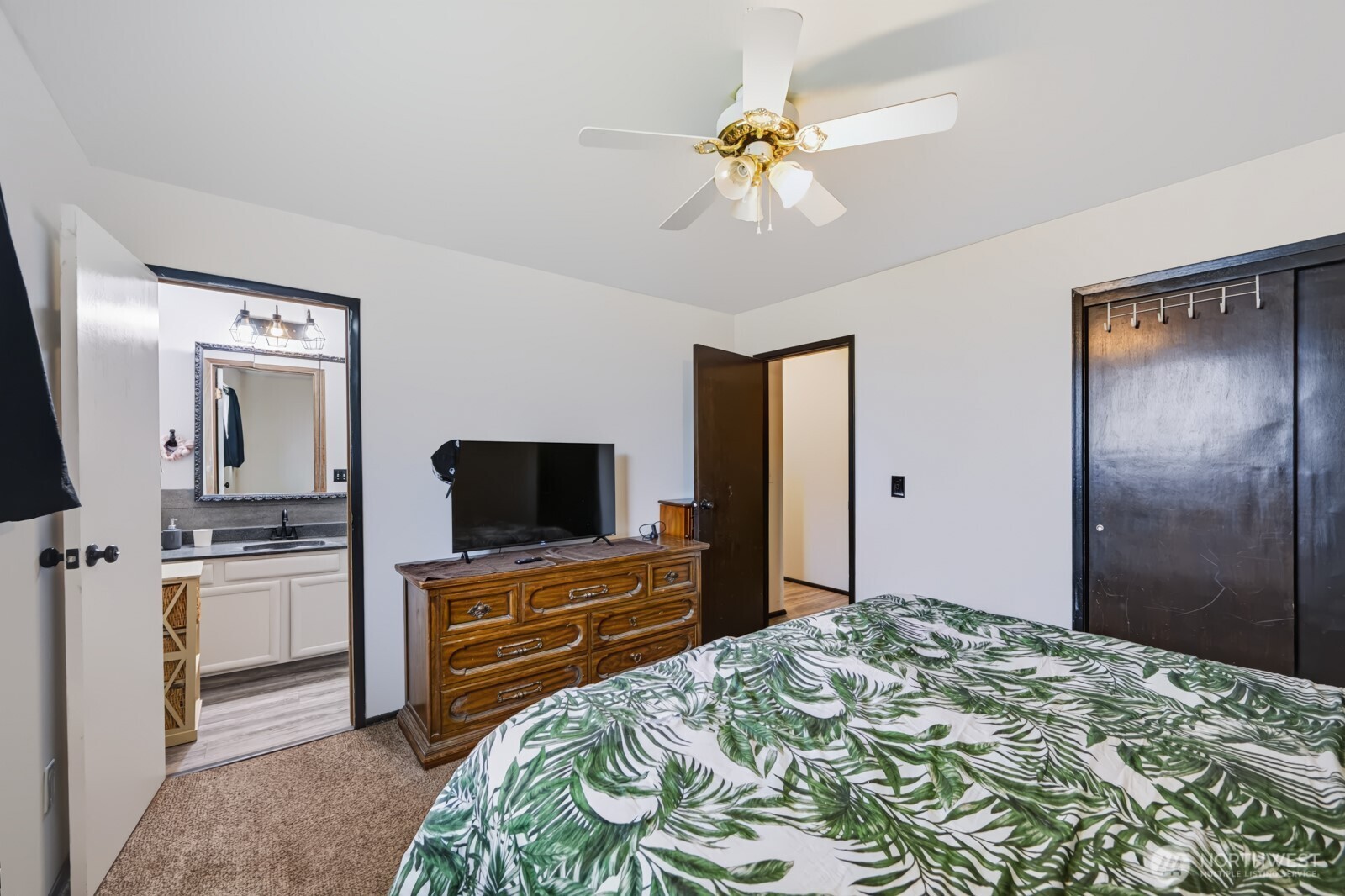 156 Warden Avenue Property Photo 32