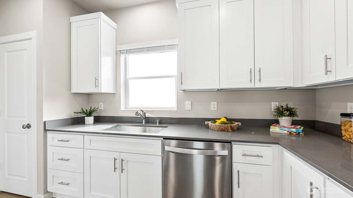 13901 11th Place B Property Photo 6