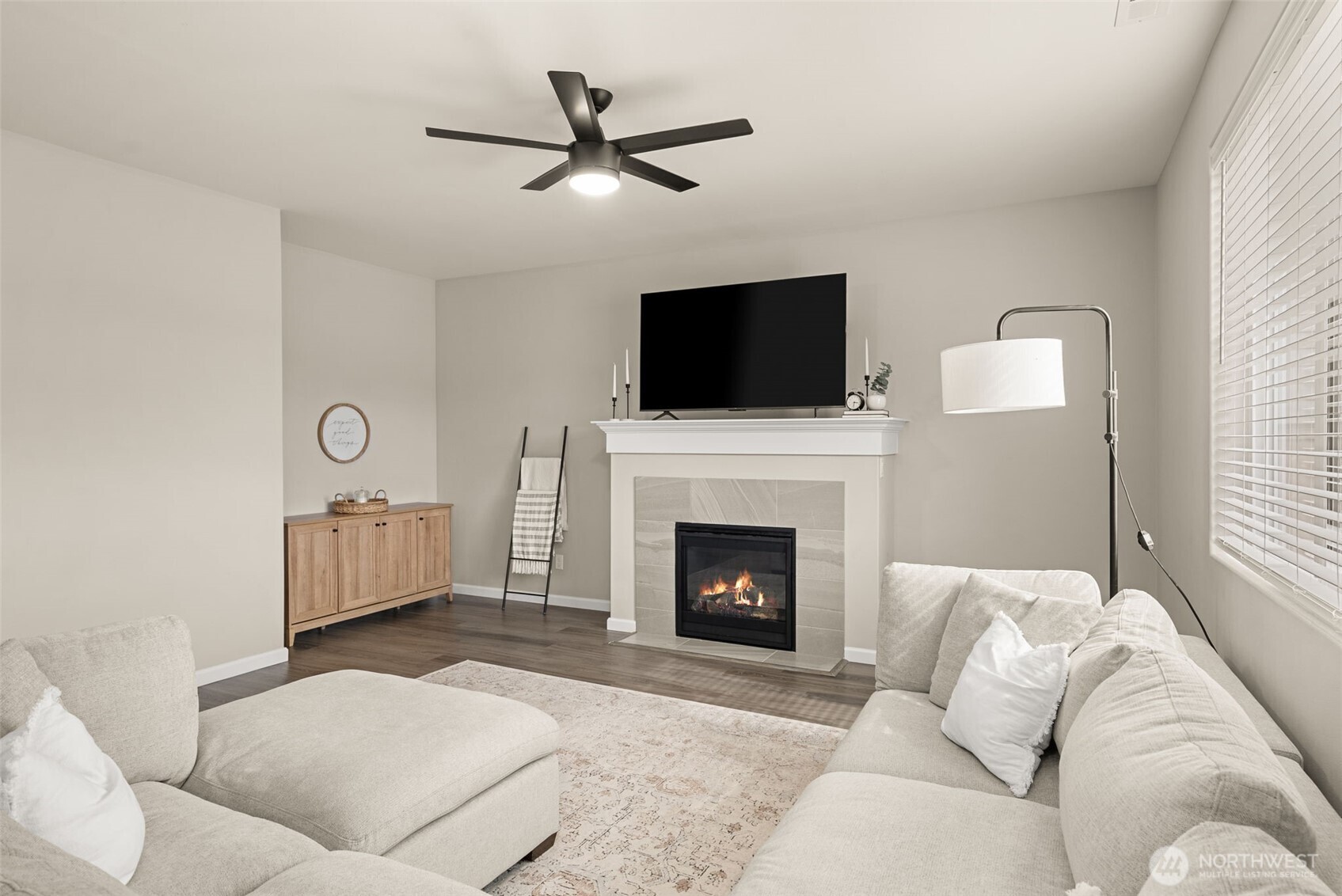 924 Livernash Street Property Photo 4