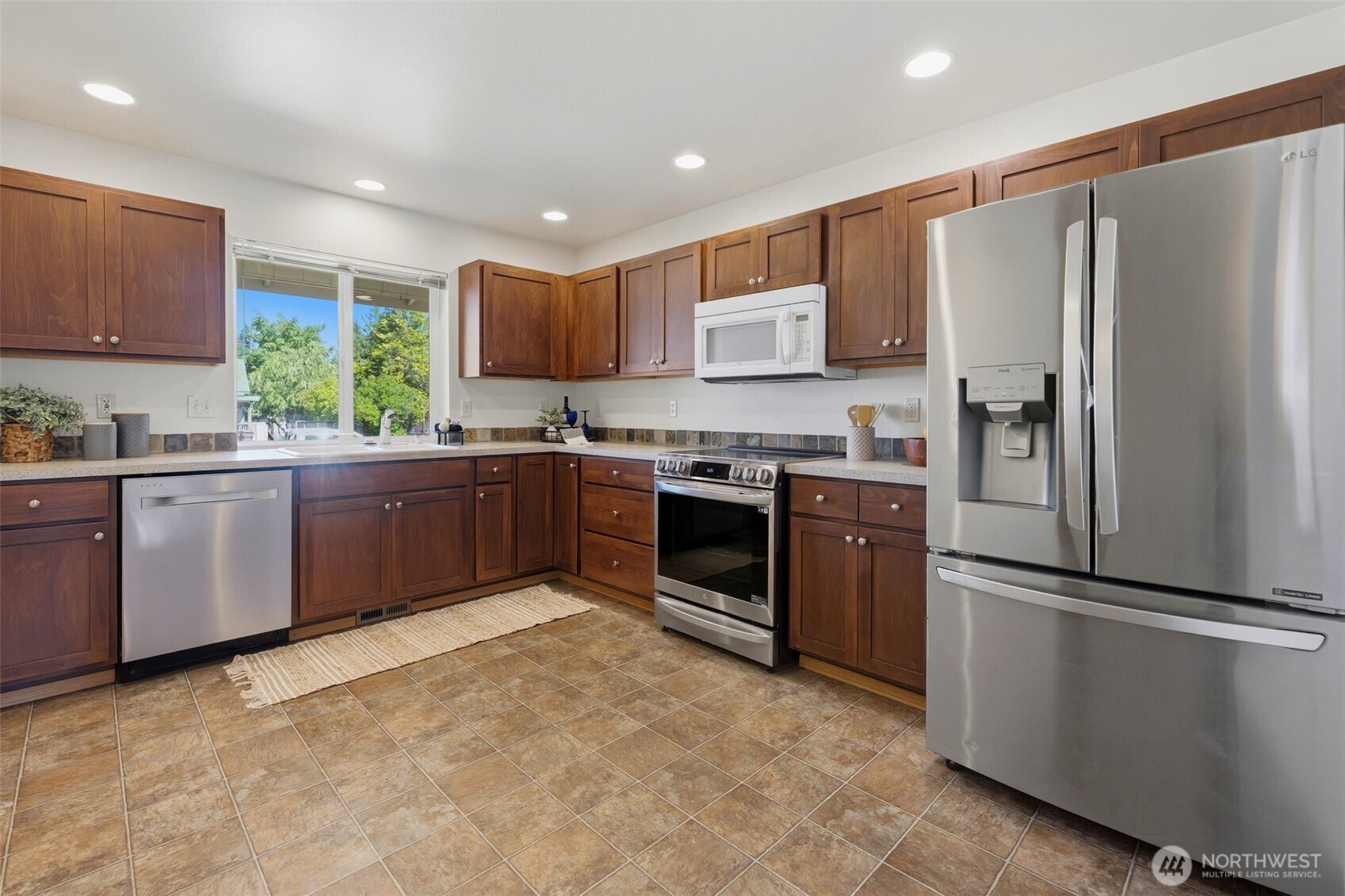 5312 S Fife Street Property Photo 7
